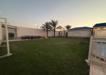 استراحة بجلسة خارجية ومسبح