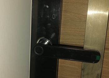 استديو بسرير ماستر وجلسة جانبية