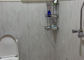 شقة بأثاث مريح وبسيط 