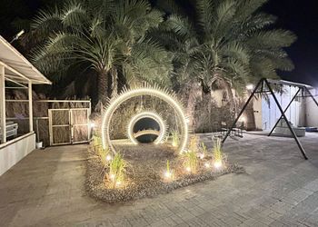 شالية بجلسة خارجية و مسبح خارجي