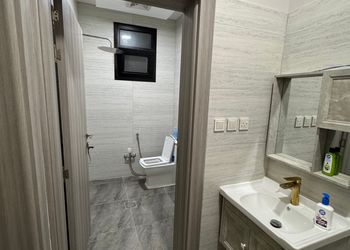 شاليه بمسطح اخضر ومسبح 