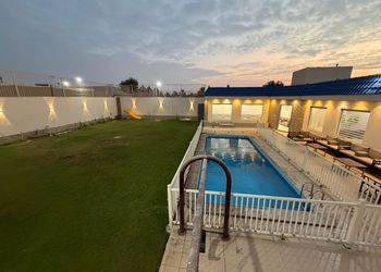 استراحة بمسطح اخضر ومجالس