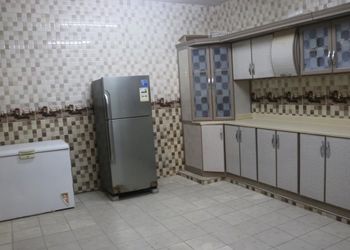 استراحة بمسطح اخضر وألعاب أطفال