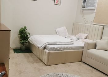 استديو بسرير ماستر وجلسة جانبية 