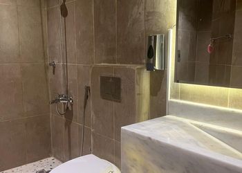 استديو بأثاث مريح وبسيط 