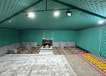 استراحة بمجالس وفناء خارجي