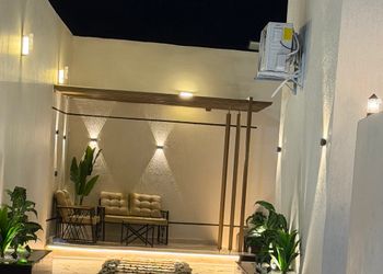 شاليه بجلسة خارجية وألعاب أطفال