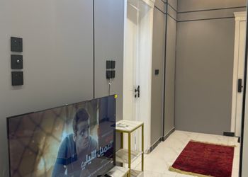 شقة بغرفتين نوم وصالة 