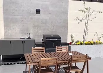 شاليه بجلسة خارجية ومسبح