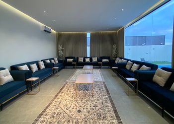 شاليه بمسطح اخضر ومسبح