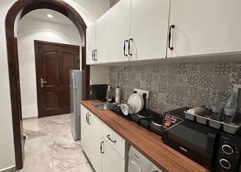 استديو بسرير ماستر وجلسة جانبية 
