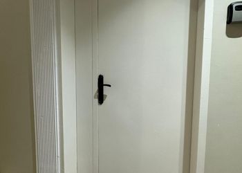 استديو بسريرين مفردة و أثاث مريح