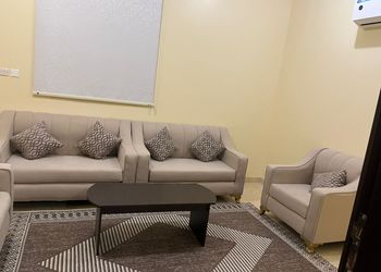 شقة بغرفتين نوم وصالة ومجلس
