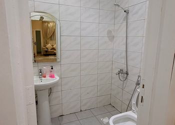 استديو بسرير ماستر وجلسة مريحة