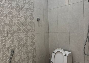 شاليه بمسطح اخضر وجلسة 