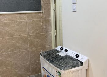 استديو بأثاث مريح وبسيط 