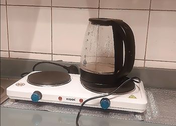 شقة بغرفة معيشة وغرفة نوم 