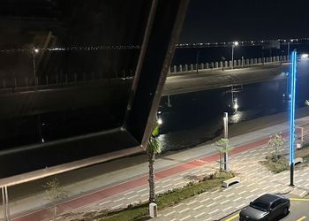 استديو بأثاث مريح وبسيط 