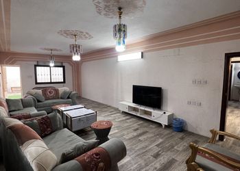 فيلا ببلكونه مطلة على الجبل
