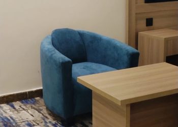 استديو بأثاث مريح وبسيط 