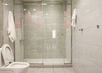 شاليه بجاكوزي ومسطح اخضر