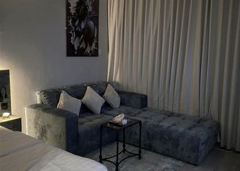 استديو بسرير ماستر وجلسة جانبية
