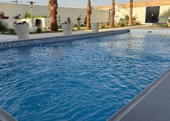 شاليه بجلسة خارجية ومسبح