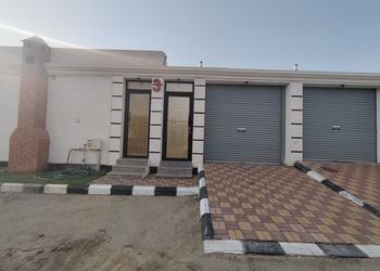 شاليه بمسبح داخلي وصالة
