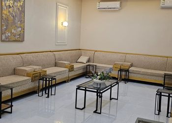 شاليه بمسبح داخلي وصالة جلوس