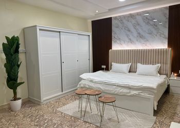 استديو بسرير ماستر وأثاث مريح 