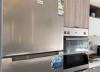 شاليه بمسطح اخضر وجلسة خارجية