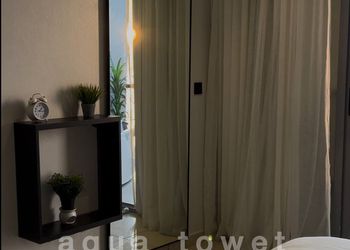 شقة ببلكونة مطلة على البحر 