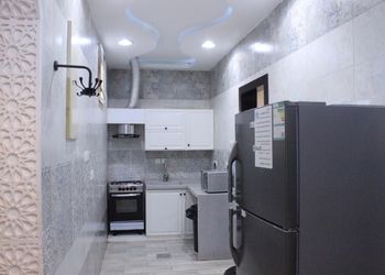 شاليه بمسطح اخضر وجلسة خارجية