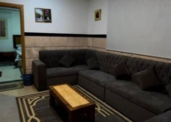 شاليه بجلسة خارجية وصالة جلوس