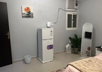 استديو بسرير ماستر وأثاث مريح 