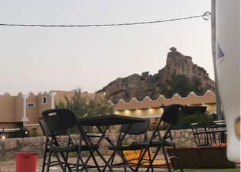 كرفان بإطلالة بحرية وجلسات