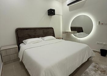 شقة ببروجكتر وسرير ماستر