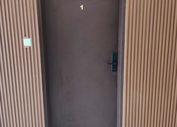 استديو بسرير ماستر وجلسة جانبية 