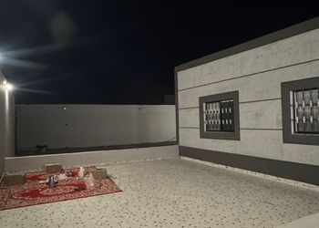 استراحة بمجلس وفناء خارجي 