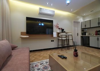 شقة بصالة أنيقة وتصميم مميز 
