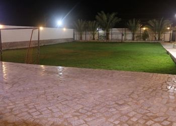 استراحة بمسطح اخضر وألعاب أطفال