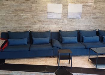 شاليه بجلسة خارجيه ومسطح اخضر في قرطبه