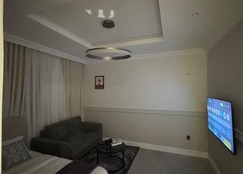 استديو مودرن وأثاث مريح