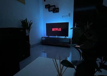 استديو بسرير ماستر وجلسه جانبيه
