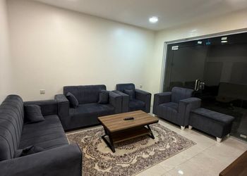 شقة بغرفتين نوم مطلة على الجبل 