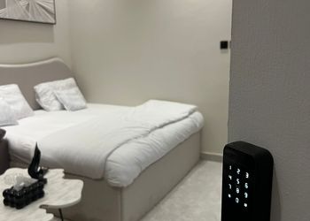 استديو بسرير ماستر ودخول ذاتي