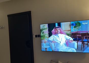 استديو بأثاث مريح وبسيط 