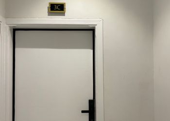 استديو بسرير ماستر وجلسة جانبية