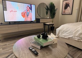 استديو بأثاث مريح وبسيط 