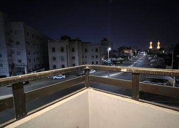 شقة بغرفة معيشة وغرفة نوم 